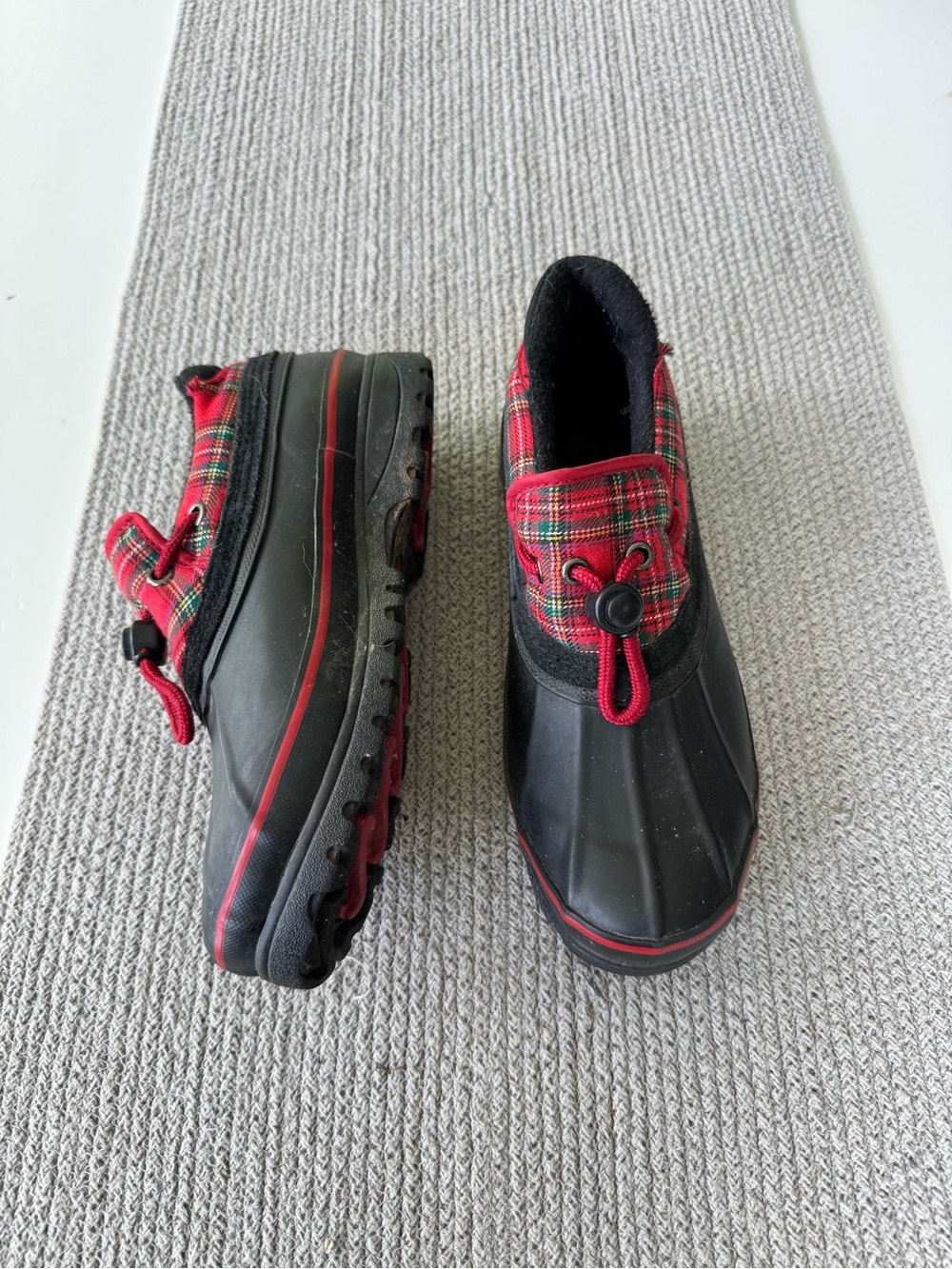 Khombu Red Plaid Black Rubber Rain Ankle Boots Booties Clogs Sz 9